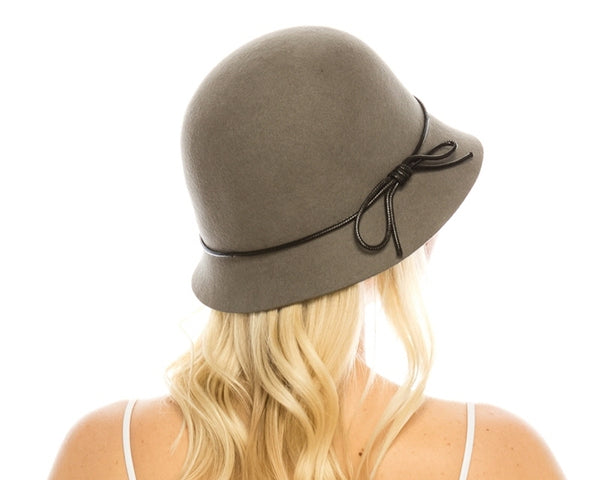 A075-WOOL FELT CLOCHE W/ LEATHER TIE