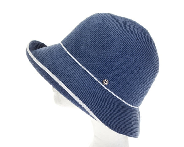 A488-FINE MICROBRAID STRAW CLOCHE