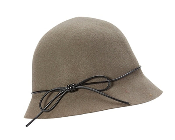 A075-WOOL FELT CLOCHE W/ LEATHER TIE